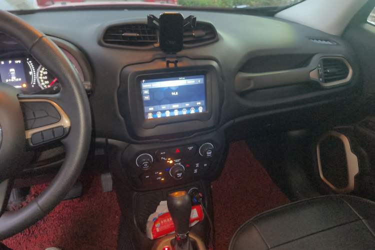 Used Jeep Renegade 2018 Connected Large Screen Version 180T Automatic High-Energy Edition Audio And AC Panel