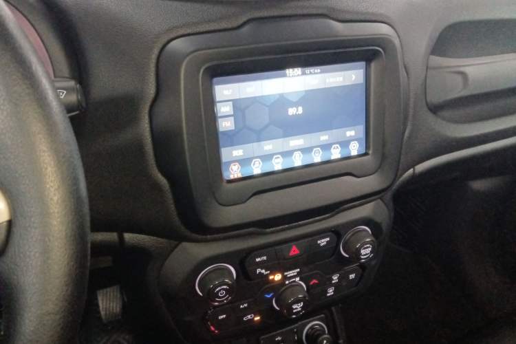 Used Jeep Renegade 2018 Connected Large Screen Version 180T Automatic High-Energy Edition Audio And AC Panel