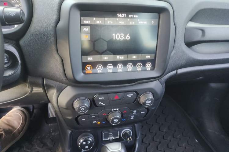 Used Jeep Renegade 2018 Connected Large Screen Version 180TS Automatic Four-Wheel Drive All-Terrain Version Audio And AC Panel
