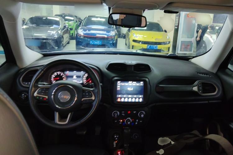 Used Jeep Renegade 2018 Connected Large Screen Version 180TS Automatic Four-Wheel Drive All-Terrain Version Center Console