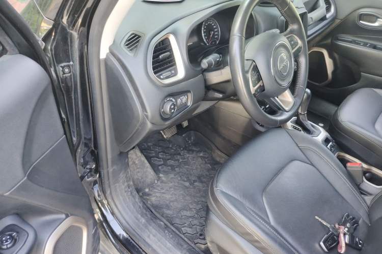 Used Jeep Renegade 2018 Connected Large Screen Version 180TS Automatic Four-Wheel Drive All-Terrain Version Driver Seat