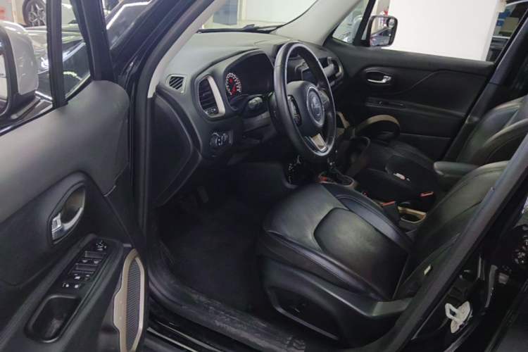 Used Jeep Renegade 2018 Connected Large Screen Version 180TS Automatic Four-Wheel Drive All-Terrain Version Driver Seat