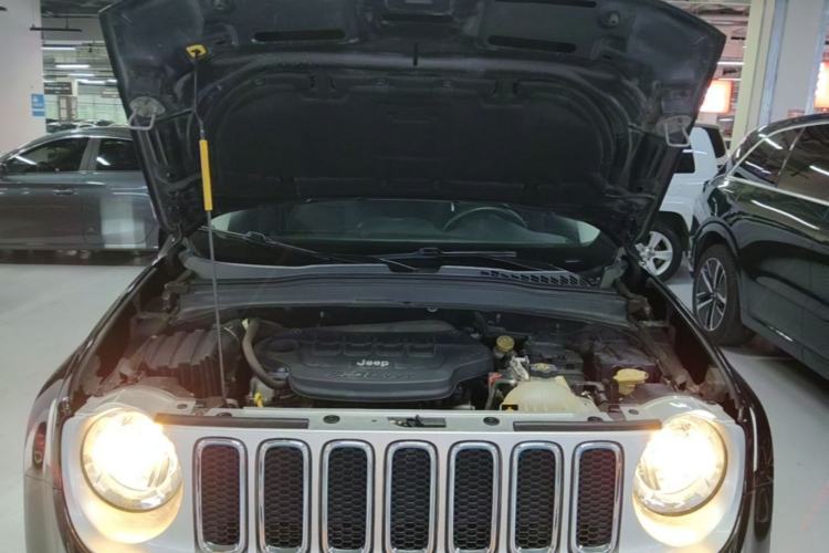 Used Jeep Renegade 2018 Connected Large Screen Version 180TS Automatic Four-Wheel Drive All-Terrain Version Engine Bay