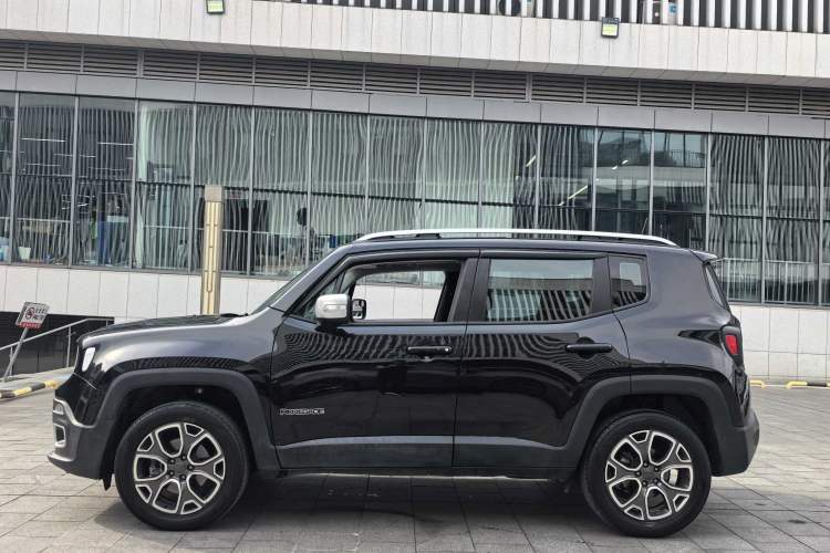 Used Jeep Renegade 2018 Connected Large Screen Version 180TS Automatic Four-Wheel Drive All-Terrain Version Exterior 2
