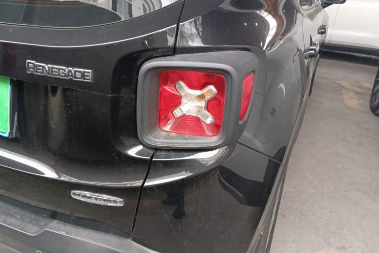 Used Jeep Renegade 2018 Connected Large Screen Version 180T Automatic High-Energy Edition Exterior 6