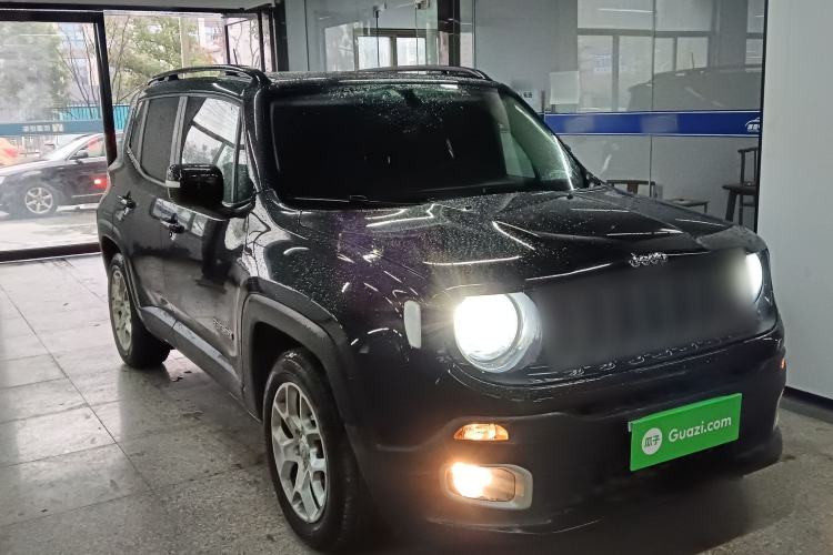 Used Jeep Renegade 2018 Connected Large Screen Version 180T Automatic High-Energy Edition Front Right 45 Deg