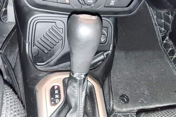 Used Jeep Renegade 2018 Connected Large Screen Version 180T Automatic High-Energy Edition Gear Lever