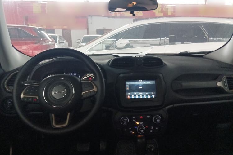 Used Jeep Renegade 2018 Connected Large Screen Version 180T Automatic High-Energy Edition Interior 2