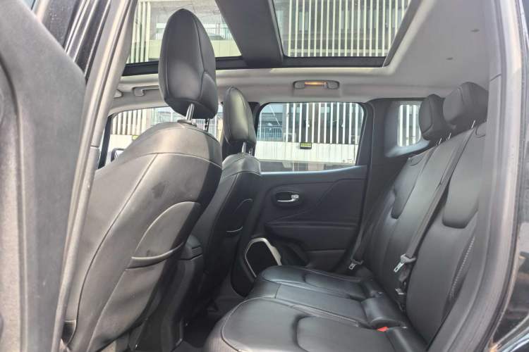 Used Jeep Renegade 2018 Connected Large Screen Version 180TS Automatic Four-Wheel Drive All-Terrain Version Interior 2