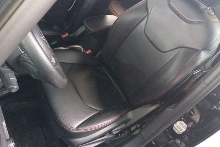 Used Jeep Renegade 2018 Connected Large Screen Version 180T Automatic High-Energy Edition Left Front Seat