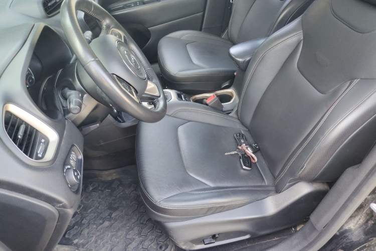 Used Jeep Renegade 2018 Connected Large Screen Version 180TS Automatic Four-Wheel Drive All-Terrain Version Left Front Seat