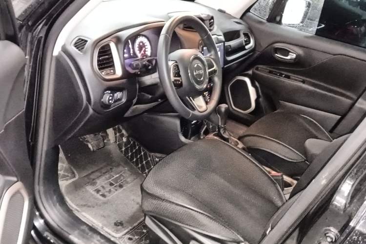 Used Jeep Renegade 2018 Connected Large Screen Version 180T Automatic High-Energy Edition Left Front Seat