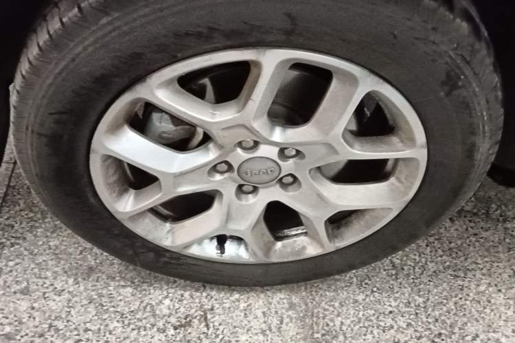 Used Jeep Renegade 2018 Connected Large Screen Version 180T Automatic High-Energy Edition Left Front Wheel Hub