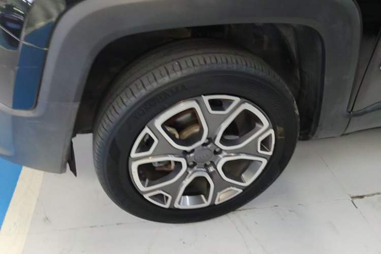 Used Jeep Renegade 2018 Connected Large Screen Version 180TS Automatic Four-Wheel Drive All-Terrain Version Left Front Wheel Hub