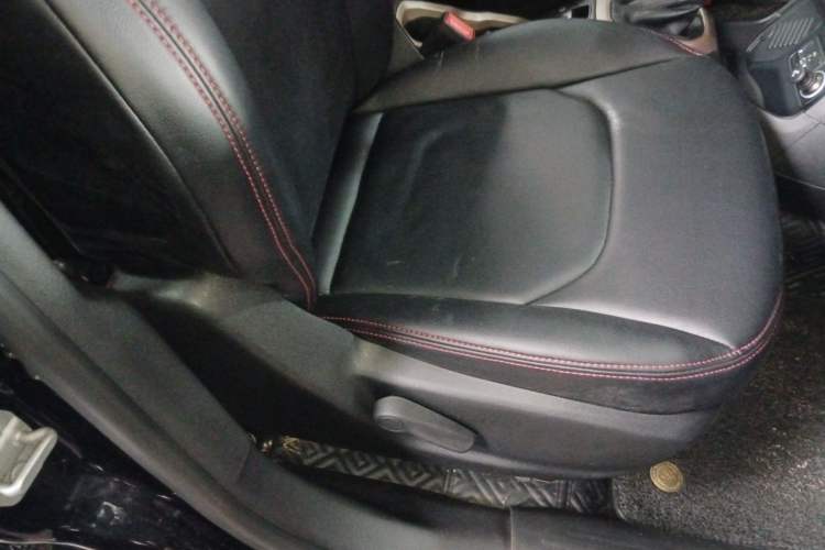 Used Jeep Renegade 2018 Connected Large Screen Version 180T Automatic High-Energy Edition Right Front Seat