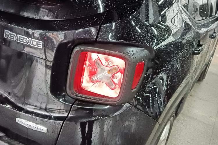 Used Jeep Renegade 2018 Connected Large Screen Version 180T Automatic High-Energy Edition Right Rear Taillight
