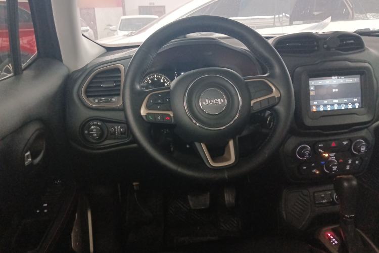 Used Jeep Renegade 2018 Connected Large Screen Version 180T Automatic High-Energy Edition Steering Wheel