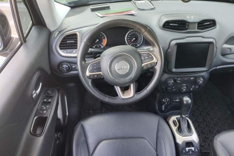 Used Jeep Renegade 2018 Connected Large Screen Version 180TS Automatic Four-Wheel Drive All-Terrain Version Steering Wheel