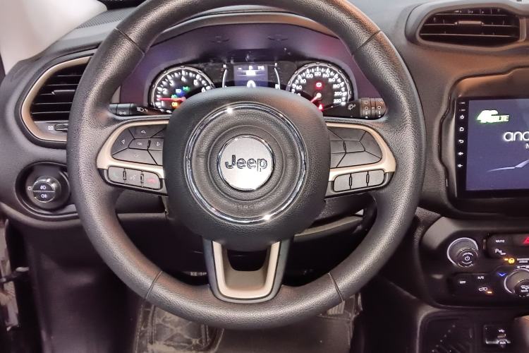 Used Jeep Renegade 2018 Connected Large Screen Version 180T Automatic High-Energy Edition Steering Wheel