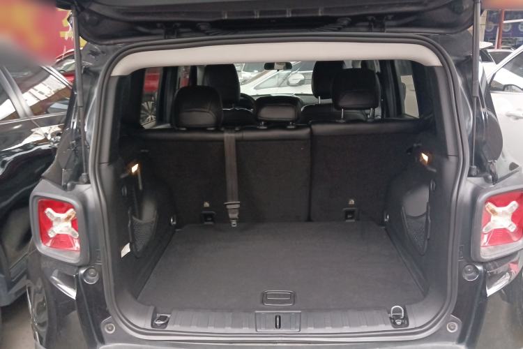 Used Jeep Renegade 2018 Connected Large Screen Version 180T Automatic High-Energy Edition Trunk