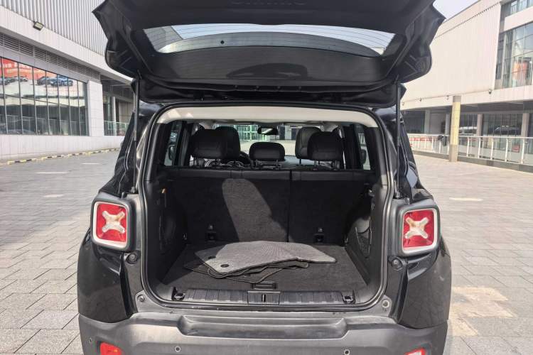 Used Jeep Renegade 2018 Connected Large Screen Version 180TS Automatic Four-Wheel Drive All-Terrain Version Trunk