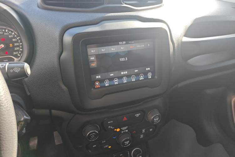 Used Jeep Renegade 2018 Connected Large Screen Version 180T Automatic High-Energy Edition Audio And AC Panel