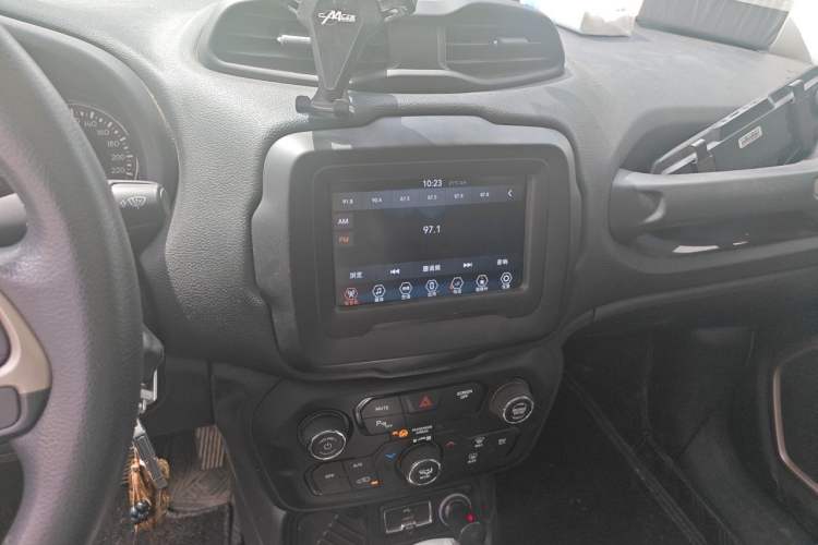Used Jeep Renegade 2018 Connected Large Screen Version 180T Automatic High-Energy Edition Audio And AC Panel