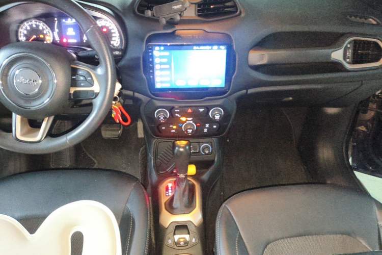 Used Jeep Renegade 2018 Connected Large Screen Version 180T Automatic High-Energy Edition Audio And AC Panel