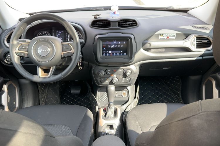 Used Jeep Renegade 2018 Connected Large Screen Version 180T Automatic High-Energy Edition Center Console