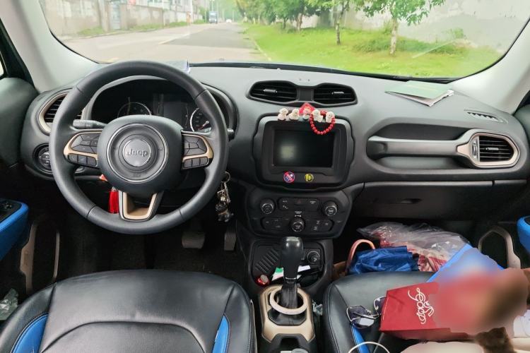 Used Jeep Renegade 2018 Connected Large Screen Version 180T Automatic High-Energy Edition Center Console