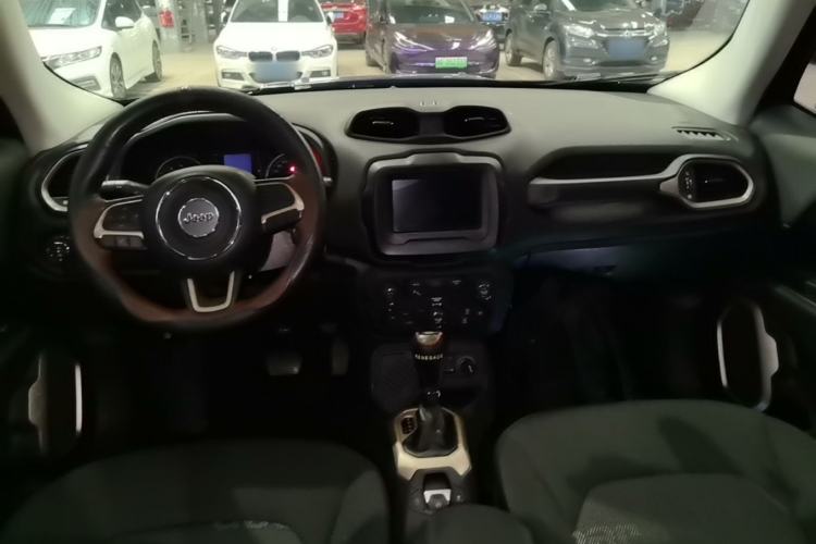 Used Jeep Renegade 2018 Connected Large Screen Version 180T Automatic High-Energy Edition Center Console
