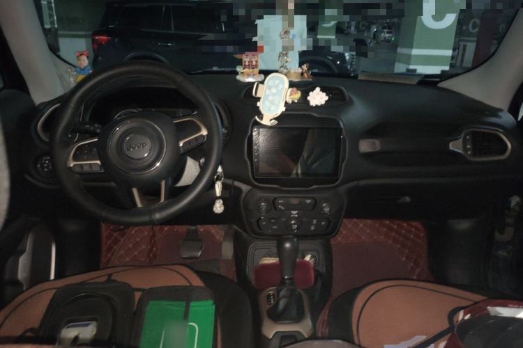 Used Jeep Renegade 2018 Connected Large Screen Version 180T Automatic High-Energy Edition Center Console
