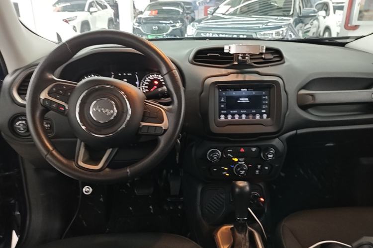 Used Jeep Renegade 2018 Connected Large Screen Version 180T Automatic High-Energy Edition Center Console