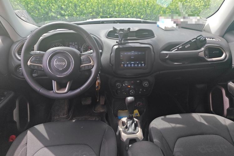 Used Jeep Renegade 2018 Connected Large Screen Version 180T Automatic High-Energy Edition Center Console