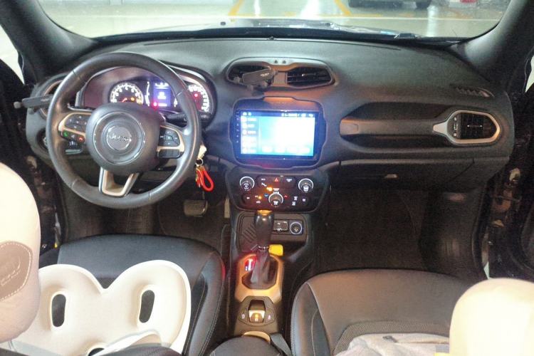 Used Jeep Renegade 2018 Connected Large Screen Version 180T Automatic High-Energy Edition Center Console