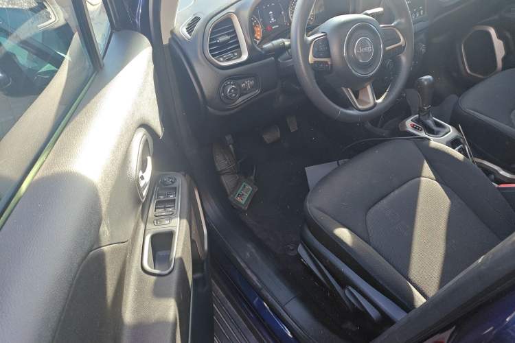 Used Jeep Renegade 2018 Connected Large Screen Version 180T Automatic High-Energy Edition Driver Seat