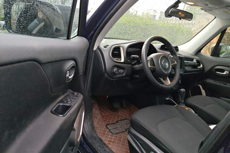 Used Jeep Renegade 2018 Connected Large Screen Version 180T Automatic High-Energy Edition Driver Seat