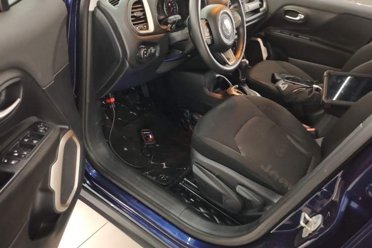 Used Jeep Renegade 2018 Connected Large Screen Version 180T Automatic High-Energy Edition Driver Seat