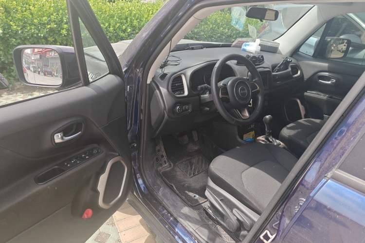 Used Jeep Renegade 2018 Connected Large Screen Version 180T Automatic High-Energy Edition Driver Seat