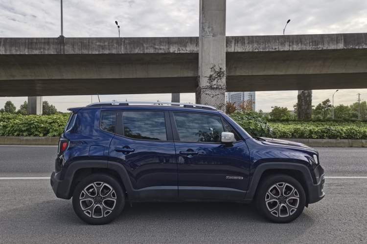 Used Jeep Renegade 2018 Connected Large Screen Version 180TS Automatic Four-Wheel Drive All-Terrain Version Exterior 3