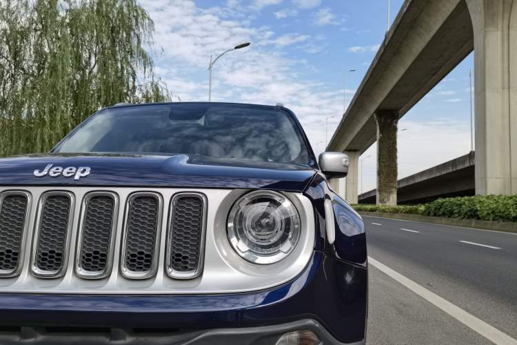 Used Jeep Renegade 2018 Connected Large Screen Version 180TS Automatic Four-Wheel Drive All-Terrain Version Exterior 8