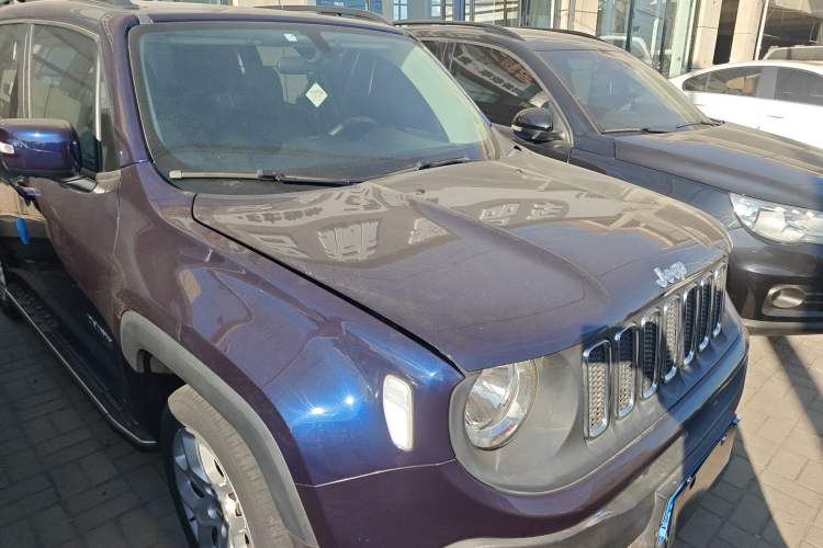 Used Jeep Renegade 2018 Connected Large Screen Version 180T Automatic High-Energy Edition Front Right 45 Deg
