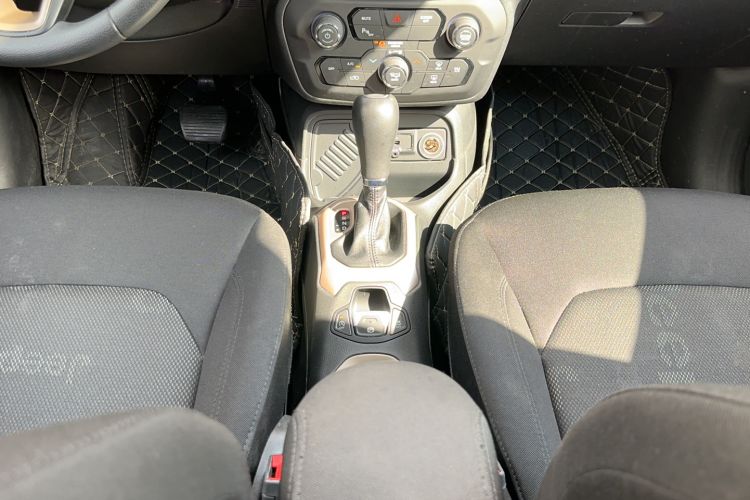Used Jeep Renegade 2018 Connected Large Screen Version 180T Automatic High-Energy Edition Gear Lever