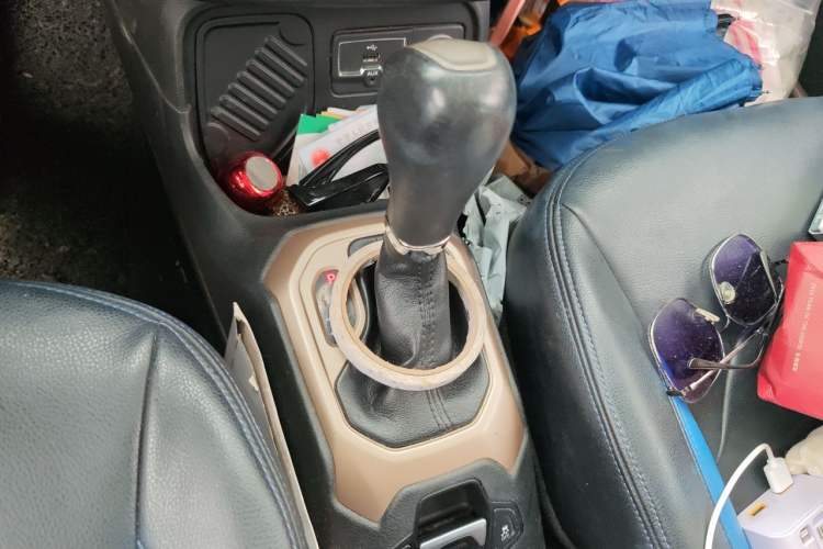 Used Jeep Renegade 2018 Connected Large Screen Version 180T Automatic High-Energy Edition Gear Lever