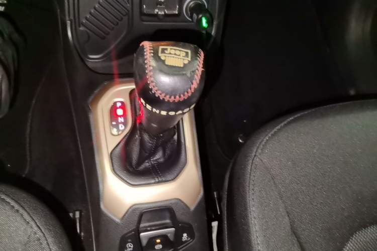 Used Jeep Renegade 2018 Connected Large Screen Version 180T Automatic High-Energy Edition Gear Lever
