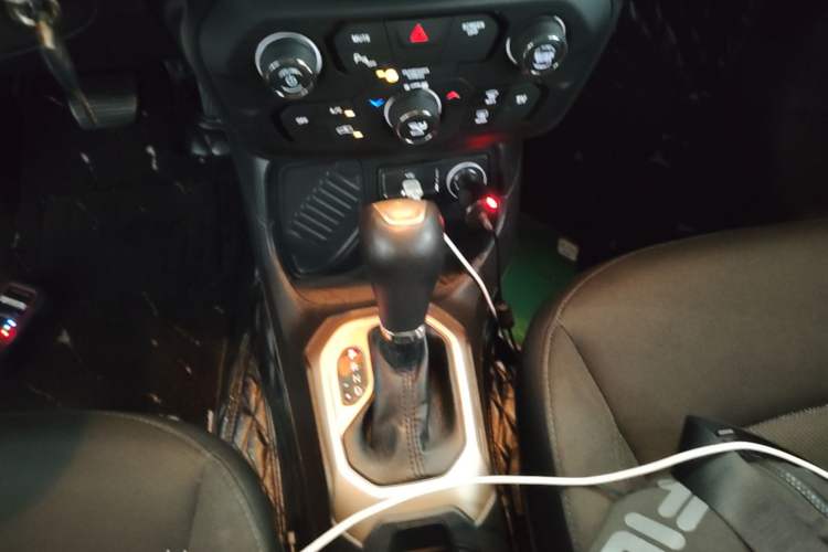 Used Jeep Renegade 2018 Connected Large Screen Version 180T Automatic High-Energy Edition Gear Lever