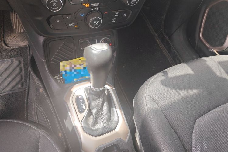 Used Jeep Renegade 2018 Connected Large Screen Version 180T Automatic High-Energy Edition Gear Lever