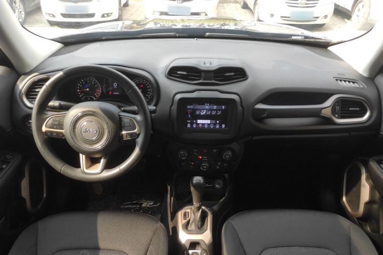 Used Jeep Renegade 2018 Connected Large Screen Version 180T Automatic High-Energy Edition Interior 1