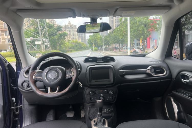 Used Jeep Renegade 2018 Connected Large Screen Version 180T Automatic High-Energy Edition Interior 2