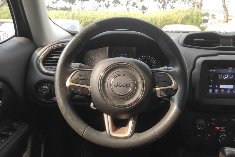 Used Jeep Renegade 2018 Connected Large Screen Version 180T Automatic High-Energy Edition Interior 2
